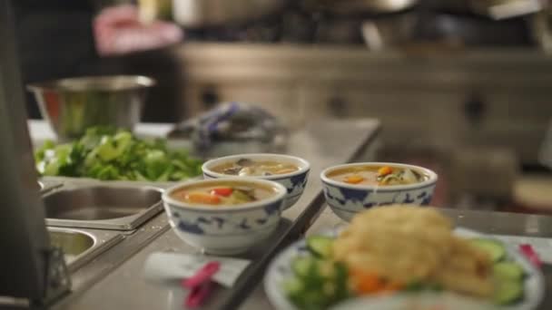Primer Plano Ángulo Plano Platos Cocina Asiática Restaurante Asiático — Vídeos de Stock