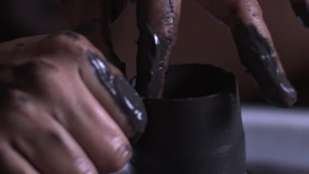 Dekat Shot Dari Membuat Vas Tanah Liat Lebih Tinggi Oleh — Stok Video