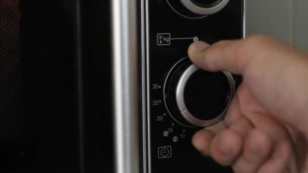 Setting Microwave Timer Twenty Minutes Turning Microwave Close Angled Shot — Stock Video