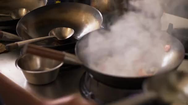 Close Shot Pan Vegetables Cooking Fire Stove Chef Tossing Them — Stock Video