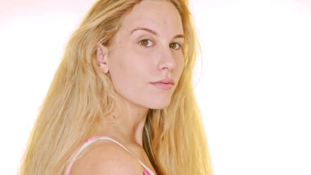 In slow motion, a young woman looks over her shoulder and smiles towards the camera, revealing dental braces on top and bottom — Stock Footage Slow Motion Young Woman Looks Her Shoulder Smiles Camera Revealing Stock Footage