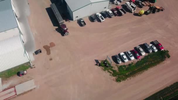 美国内布拉斯加州的一家出口农产品的国际农业综合企业的无人机图像覆盖了全世界的种子 该图像包括停车场 仓库和农业设备 — 图库视频影像