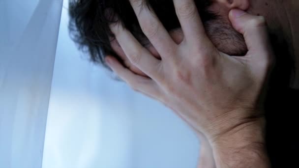Człowiek Wykazujący Stres Lub Depresję Walczy Koncepcją Emocji Psychicznych — Wideo stockowe