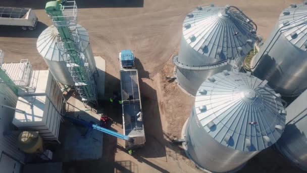 Vista Aérea Del Dron Remolque Siendo Cargado Para Envío Agronegocio — Vídeo de stock