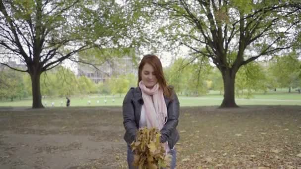 Happy Red Hair Girl Autumn Throwing Leaves Outdoors Kensington Gardens — Wideo stockowe