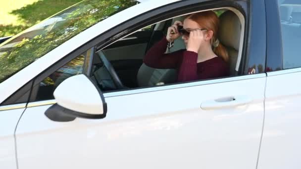 New Teenage Girl Driver Road Model Puts Her Sunglasses Gives — Stock Video