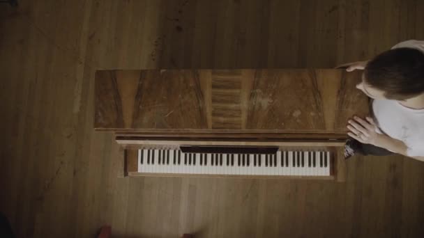 Rolling Mio Pianoforte Attraverso Pavimento Legno Vista Dall Alto — Video Stock