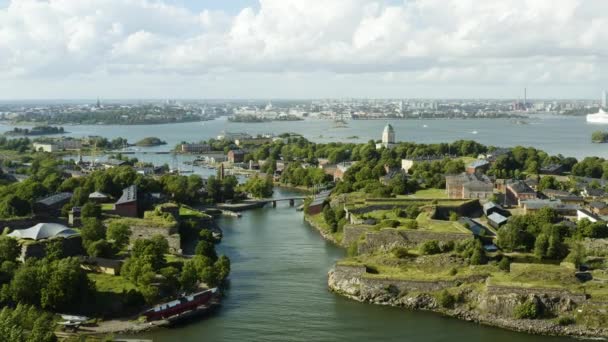 Letecký Pohled Výhledem Ostrovy Susisaari Iso Mustasaari Opevnění Suomenlinna Helsinská — Stock video