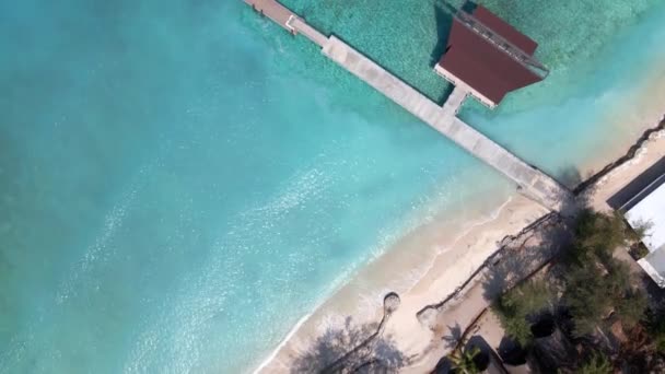 Tropical Paradise Gili Meno Sunlight Reflected Water Surface Parking Boats — Stock Video