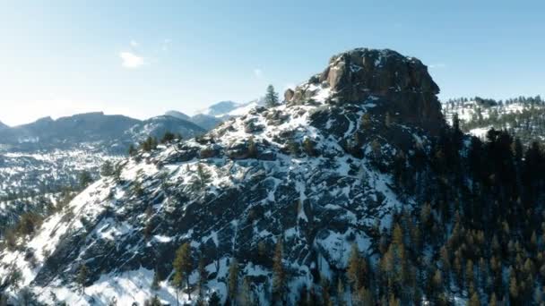 Karlı Dağların Tepelerin Insansız Hava Aracı Görüntüleri — Stok video