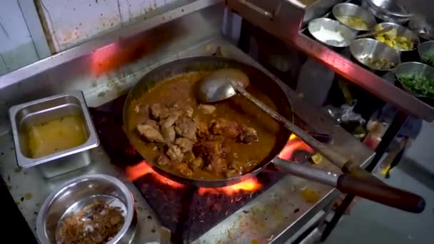 Kochen Köstliche Huhn Biryani Kippen Sie Nach Unten — Stockvideo