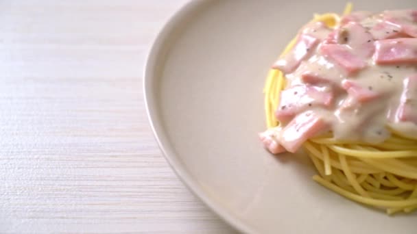Домашний Спагетти Белый Сливочный Соус Ветчиной Итальянский Стиль Питания — стоковое видео