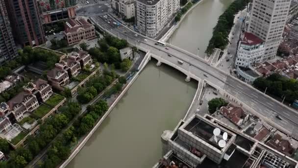 Şangay Şehir Merkezi Yerleşim Bölgesi Nehir Kenarı Yoğun Yol Köprüsü — Stok video