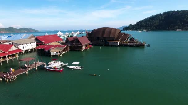 Thai Fishing Village Pier Koh Chang Island Kustlinje Flygdrönare Flyover — Stockvideo