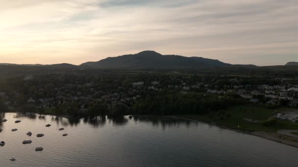 Barcos Amarrados Sobre Tranquilo Agua Del Lago Memphremagog Magog Quebec — Vídeo de stock