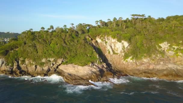 Aerial Dolly Left Shot Trilha Sepultura Hiking Area Bombinhas Brazil — Stock Video