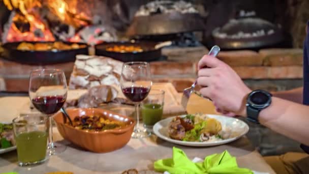 Hand Held Dolly Reveal Fresh Bread Reveal Young Couple Having — Stock Video