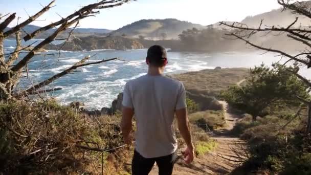 Hombre Excursión Largo Costa California Big Sur Amanecer — Vídeos de Stock
