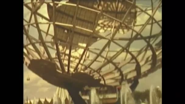 Thuis Filmpje Van 1964 New York Worlds Fair Mensen Lopen — Stockvideo