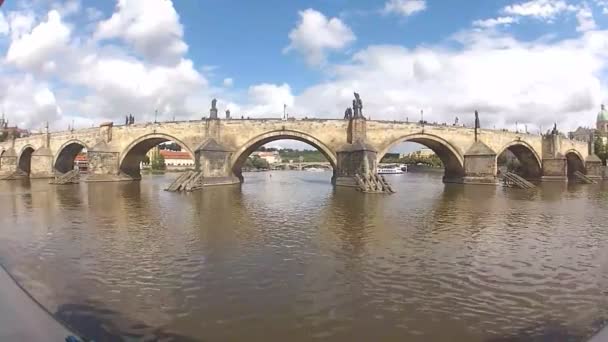 Αργή Βολή Από Πλοίο Γέφυρας Στον Ευρωπαϊκό Ποταμό — Αρχείο Βίντεο
