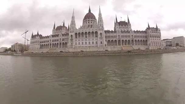 Budapester Stadtstrukturen Von Boot Auf Dem Fluss Erschossen — Stockvideo