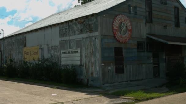 Una Foto Muñeca Lado Viejo Granero Convirtieron Bar Lafayette Louisiana — Vídeos de Stock