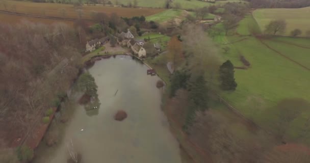 Luchtopname Van Het Engelse Platteland Gehucht Een Schemerige Herfstmiddag — Stockvideo