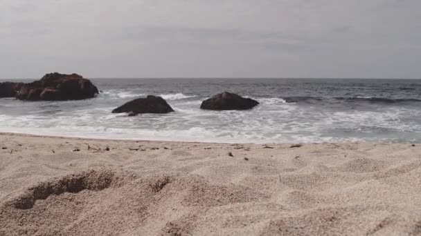 Волны Мягко Катятся Пляжу Северной Калифорнии — стоковое видео