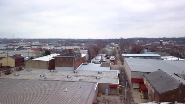 Aerial Rooftop View Louisville Kentucky Cars Cruising Highway — Stock Video