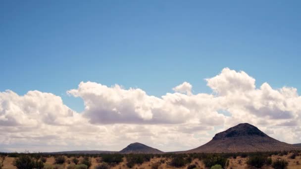 Lapso Tiempo Las Nubes Deriva Sobre Desierto Butte — Vídeos de Stock