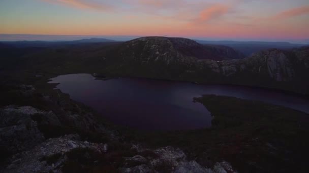 Zachód Słońca Szczycie Kultowej Góry Tasmanii Australii Jezioro Dove Tasmanias — Wideo stockowe