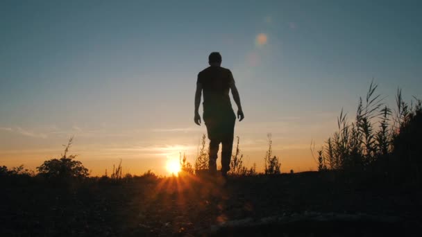 Homem Caminhando Para Pôr Sol Abandonado Telhado Lento Movimento — Vídeo de Stock
