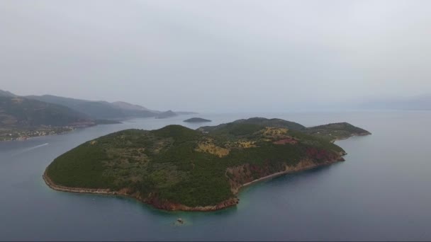 Аэросъемка Острова Тризония Расположенного Коринфском Заливе Греции — стоковое видео