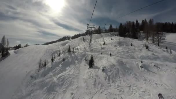 Tijdspanne Van Stoeltjeslift Tegen Zon Oostenrijkse Alpen — Stockvideo