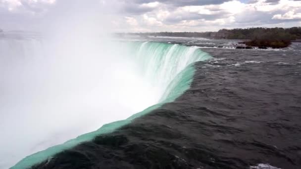 Hermosa Escénica Toma Agua Que Fluye Sobre Las Cataratas Del — Vídeos de Stock