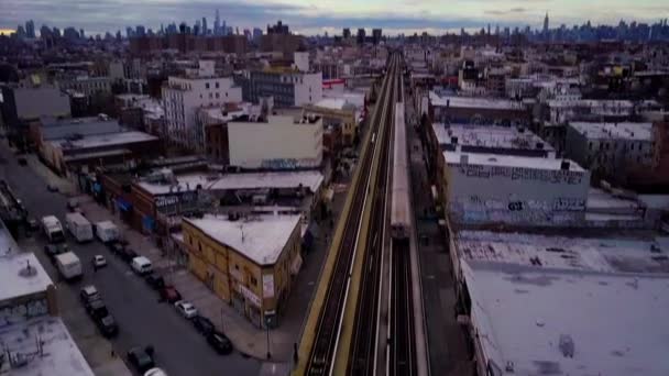 Elevado Sobre Trem Trilhos Horizonte Cidade — Vídeo de Stock