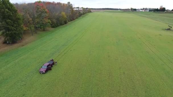 Boerderij Velddrone Met Vrachtwagen — Stockvideo