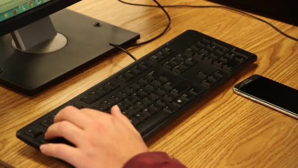 Escribir Keyboard Single Young Hand — Vídeo de stock