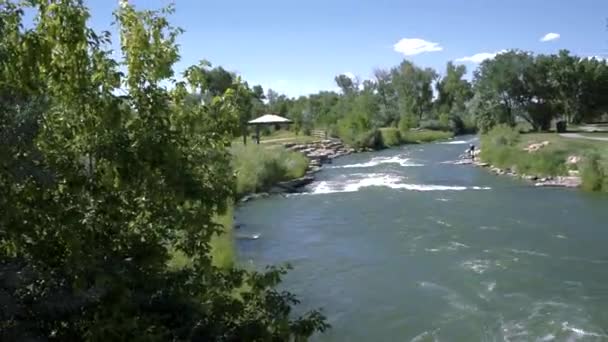 Pan Destra Sopra Caratteristiche Acqua Valle Parco Sport Acquatici Fluviali — Video Stock