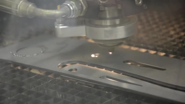 Taglio Laser Curve Morbide Una Piastra Ferro — Video Stock