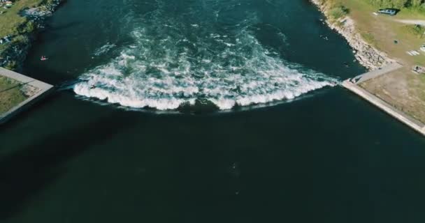 Vague Tout Long Une Grande Rivière Faire Surfer Kayak — Video