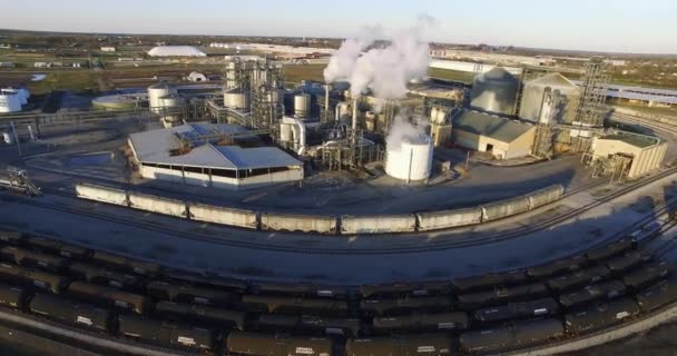 Aerial Footage Panning Factory Lots Pipes Smoke Billowing Stacks Trains — Stock Video