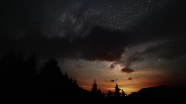 Time Lapse Video Vía Láctea Con Nubes Los Alpes Austriacos — Vídeos de Stock