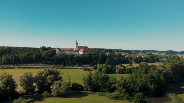 Dron Aéreo Derribó Monasterio Alemania Alto Una Colina — Vídeos de Stock