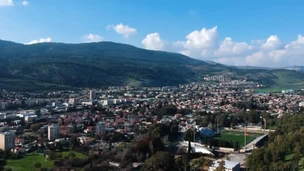 Kleine Stadt Umgeben Von Schöner Natur — Stockvideo