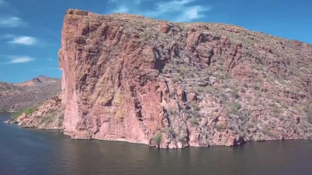 Órbita Aérea Penhasco Lago Arizona — Vídeo de Stock