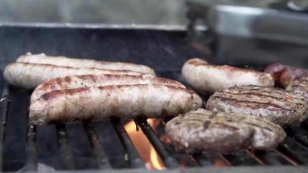 Bbq Panning Shot Van Een Barbecue — Stockvideo