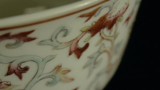 ターンテーブルのアンティーク ターンテーブル上の珍しい 美しく貴重なアンティーク — ストック動画