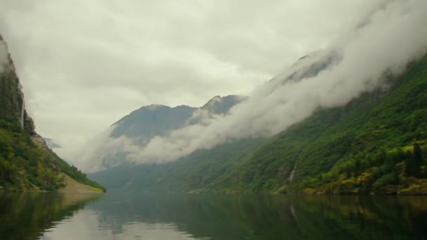 Güzel Fiyort Norveç Dünyanın Güzel Fiyortlarından Birinde Yaz Mevsimi Kodak — Stok video