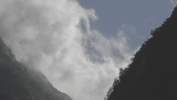 Schöne Fjordnorwegen Dicke Wolke Über Fjord Tracking Shot Log — Stockvideo